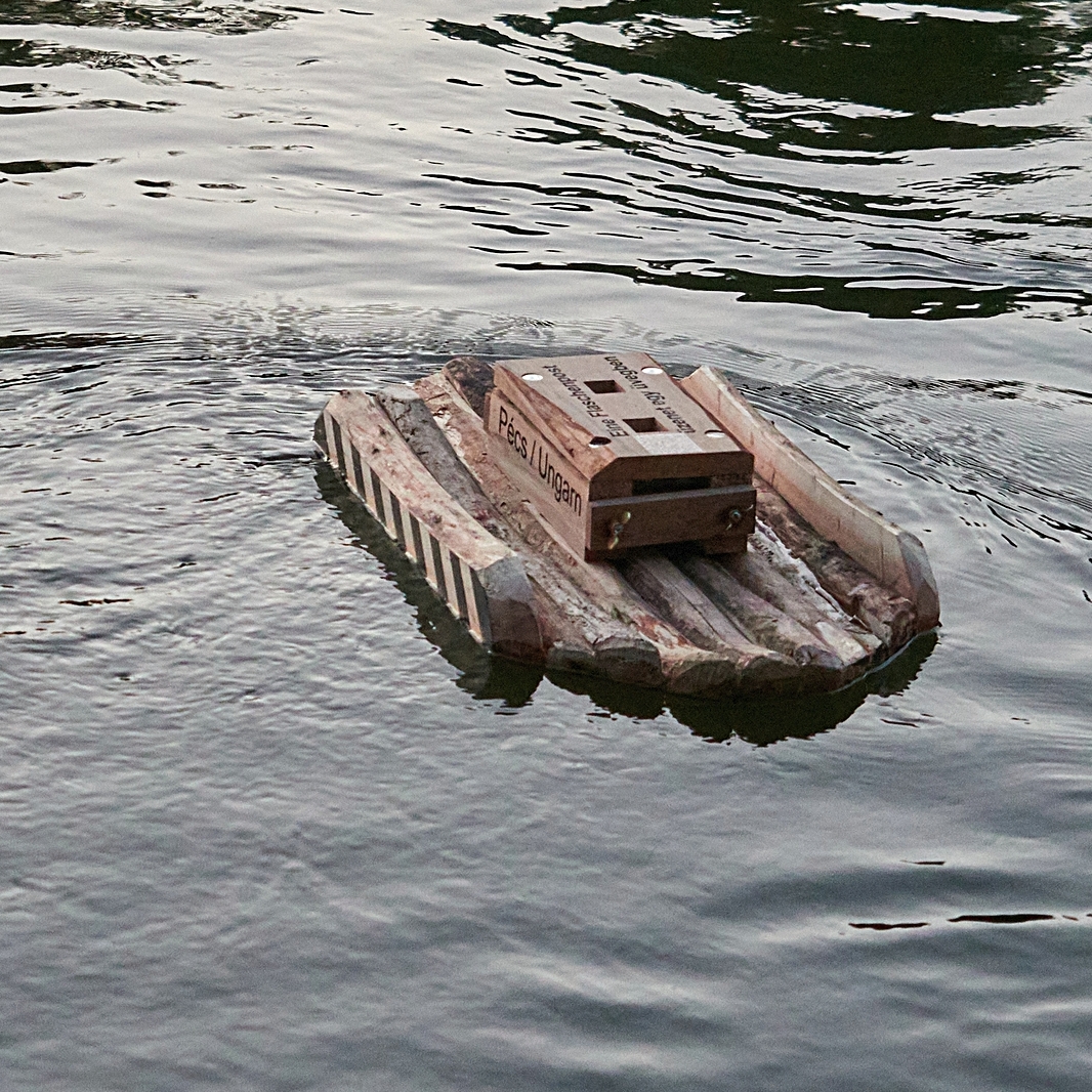 Model einer "Ulmer Schachtel" auf der Donau. Foto Gregor Nowok